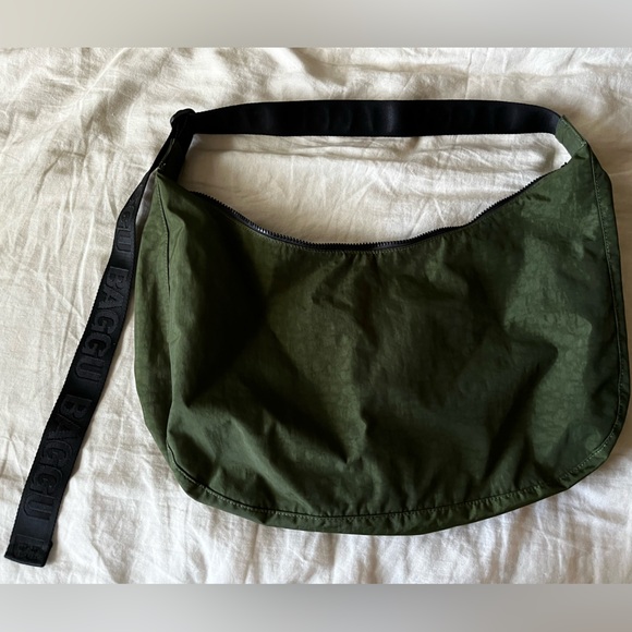 NWOT Baggu Large Nylon Crescent Bag - Bay Laurel - Picture 3 of 7
